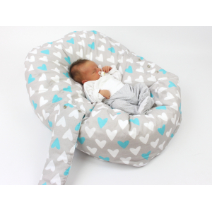 Pelíšek pro miminka, kojenecký relaxační polštář SRDCE MODRÉ